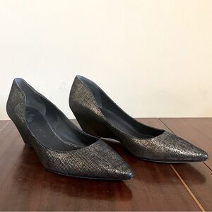 New in Box - Belle by Sigerson Morrison - Whitney 2 wedge in Disco leather - 8.5